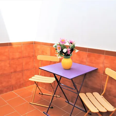 Small Building With 2 * Malaga